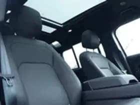 Land Rover Defender 110 2.0 P300e 110X Dynamic SE I Pano I Trekhaak I Luchtvering I 5 Ja thumbnail 4