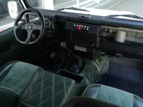 Land Rover Defender thumbnail 14