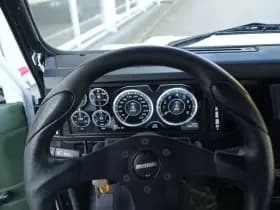 Land Rover Defender thumbnail 17