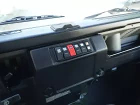 Land Rover Defender thumbnail 19