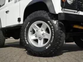 Land Rover Defender thumbnail 6