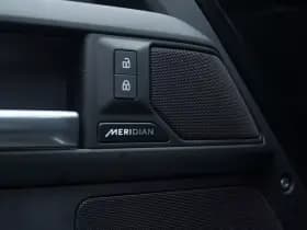 Land Rover Defender thumbnail 13