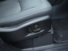 Land Rover Defender thumbnail 16