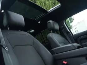 Land Rover Defender thumbnail 3