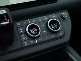 Land Rover Defender thumbnail 10