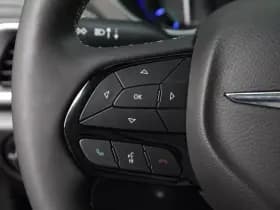 Chrysler Pacifica thumbnail 4