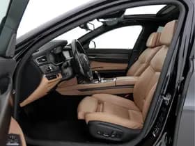 Bmw 7 serie thumbnail 9
