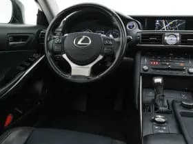 Lexus Is thumbnail 8