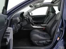 Lexus Is thumbnail 9