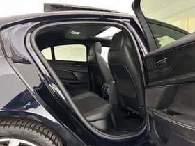 Jaguar XE thumbnail 12