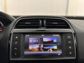 Jaguar XE thumbnail 14