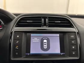Jaguar XE thumbnail 16