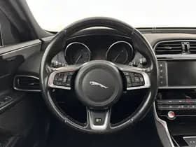 Jaguar XE thumbnail 18