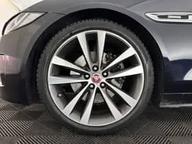 Jaguar XE thumbnail 25
