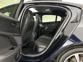Jaguar XE thumbnail 10