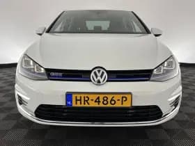 Volkswagen Golf thumbnail 2