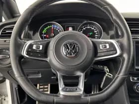 Volkswagen Golf thumbnail 16