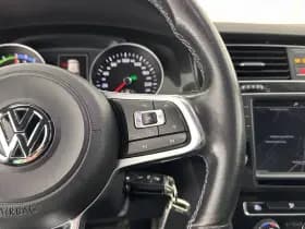 Volkswagen Golf thumbnail 17