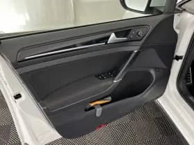 Volkswagen Golf thumbnail 21