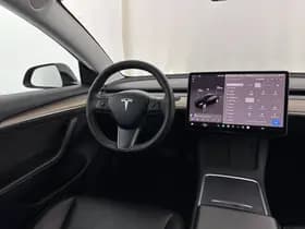 Tesla Model 3 thumbnail 8