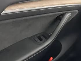 Tesla Model y thumbnail 26