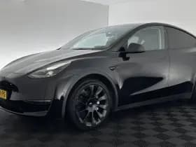 Tesla Model y thumbnail 4