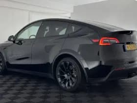 Tesla Model y thumbnail 5