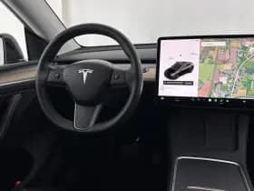 Tesla Model y thumbnail 9