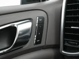 Porsche Cayenne thumbnail 23