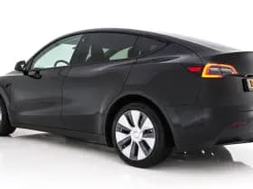 Tesla Model y thumbnail 5