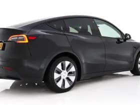 Tesla Model y thumbnail 7