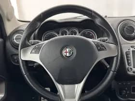 Alfa Romeo Romeo mito thumbnail 16