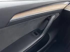 Tesla Model y thumbnail 25