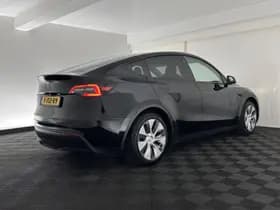 Tesla Model y thumbnail 7