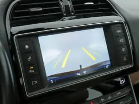 Jaguar Xe thumbnail 16