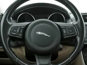 Jaguar Xe thumbnail 17