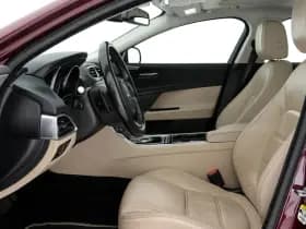 Jaguar Xe thumbnail 9