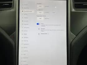 Tesla Model s thumbnail 19