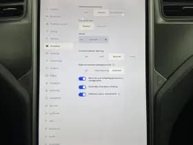 Tesla Model s thumbnail 22