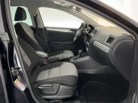 Volkswagen Jetta thumbnail 12