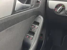 Volkswagen Jetta thumbnail 19