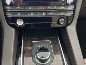 Jaguar F pace thumbnail 17