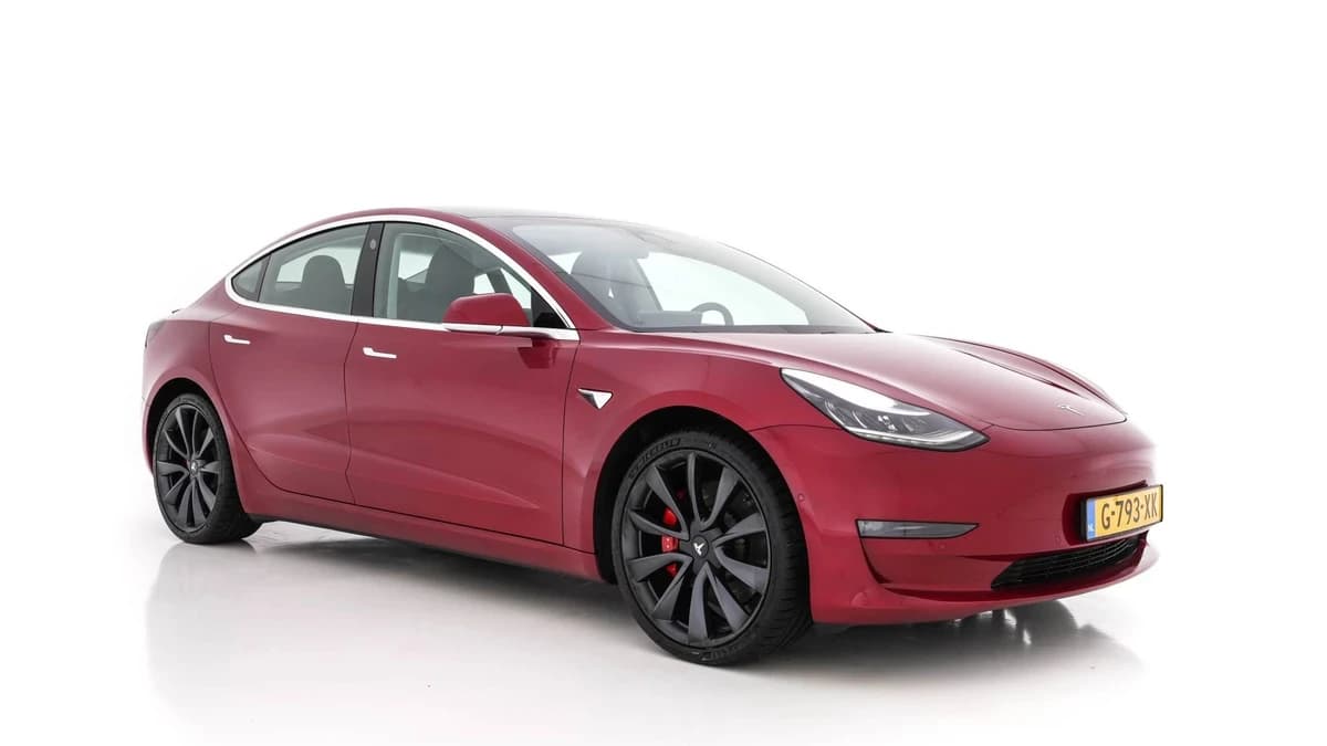 Tesla Model 3 — foto 1