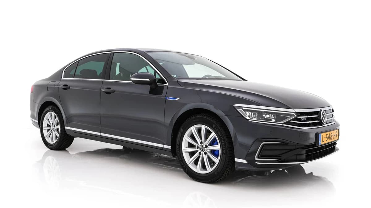 Volkswagen Passat — foto 1