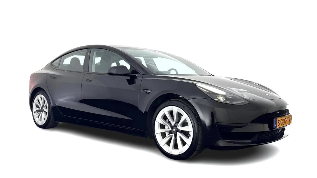 Tesla Model 3 — foto 1