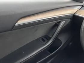 Tesla Model 3 thumbnail 26