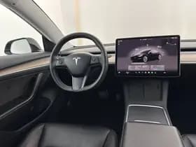 Tesla Model 3 thumbnail 8