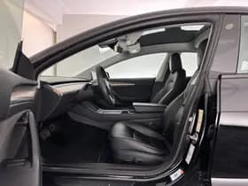 Tesla Model 3 thumbnail 9