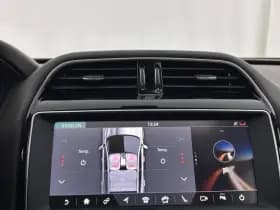 Jaguar F pace thumbnail 16