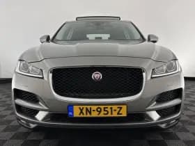 Jaguar F pace thumbnail 3